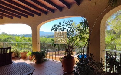 Wunderschöne mediterrane Villa mit Gästehaus und Panoramablick.
